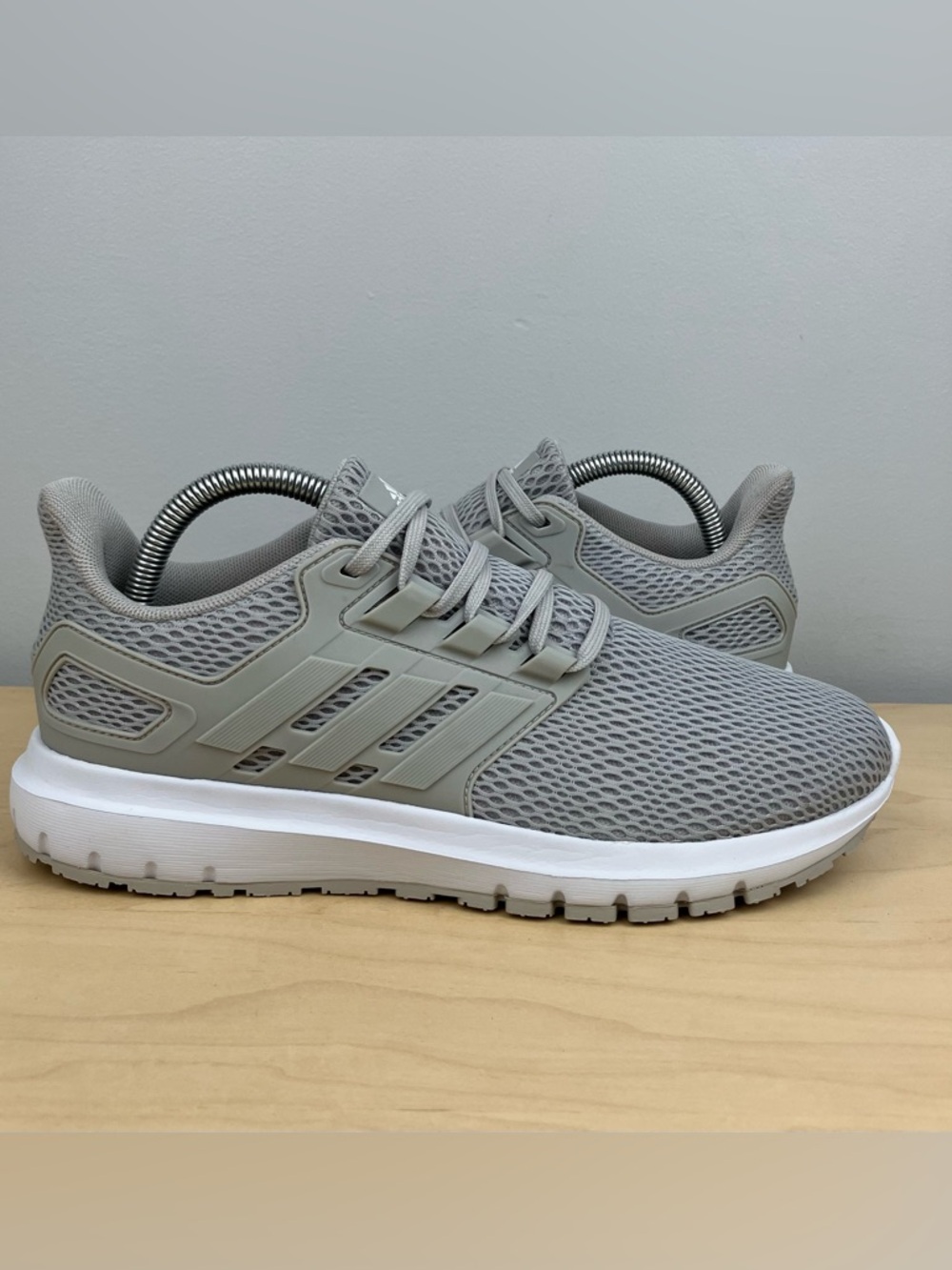 Adidas Women’s Size 9.0 Ultimashow Athletic Running Shoes Gray & White Low Top - Picture 2 of 10